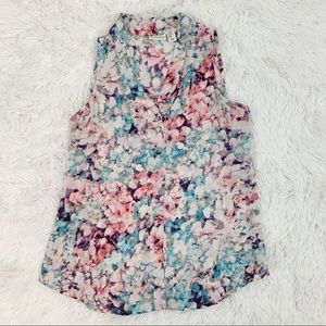 Mercer & Madison sleeveless pleated v neck blouse